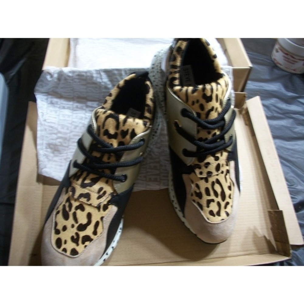 -REAL FUR- *Limited Edition* Steve Madden NEW In Original Box Womens Tennis Shoe